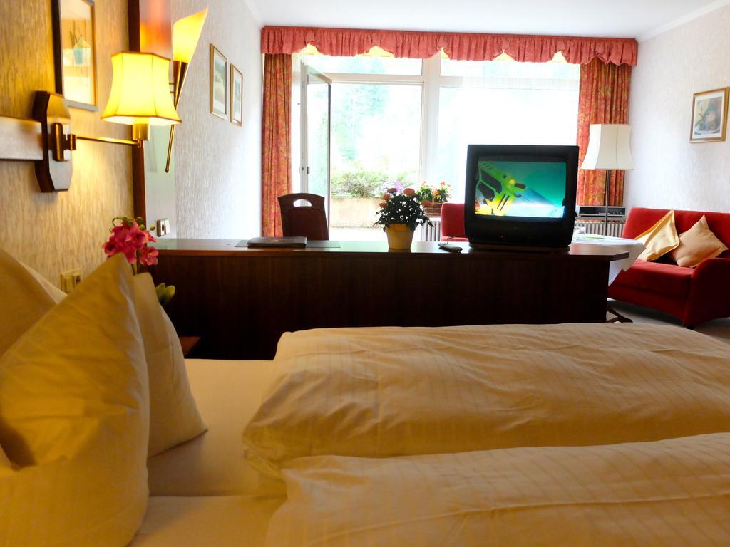 Hotel Valsana Am Kurpark Бад Вилдбад Стая снимка