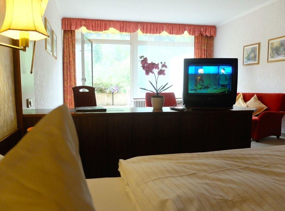 Hotel Valsana Am Kurpark Бад Вилдбад Екстериор снимка