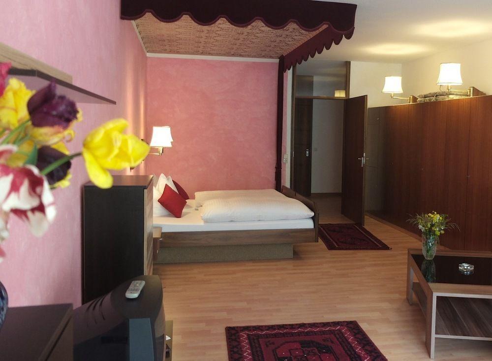 Hotel Valsana Am Kurpark Бад Вилдбад Екстериор снимка