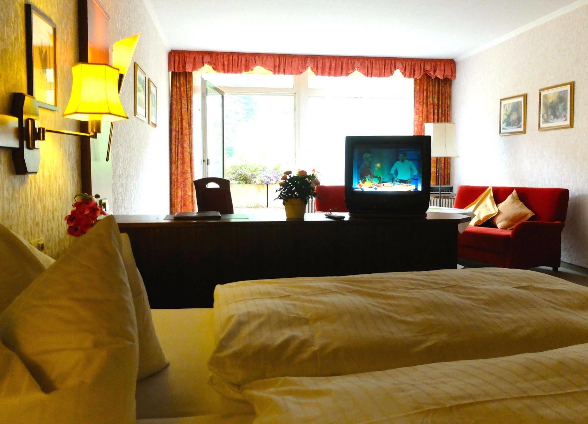 Hotel Valsana Am Kurpark Бад Вилдбад Екстериор снимка
