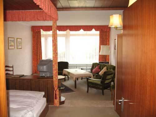 Hotel Valsana Am Kurpark Бад Вилдбад Екстериор снимка